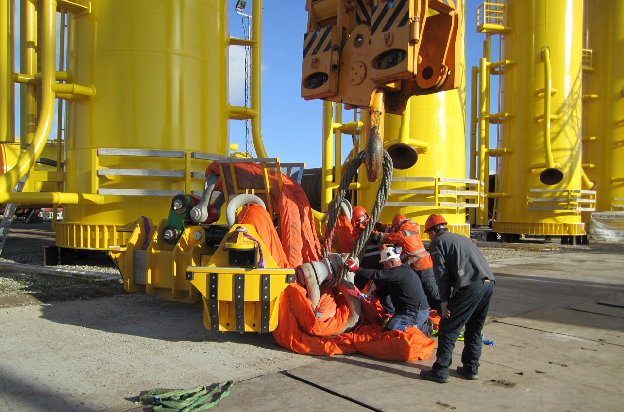 Lifting and handling solutions for heavy wind turbine components